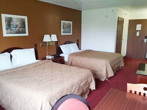 Economy Inn Сиймор Екстериор снимка
